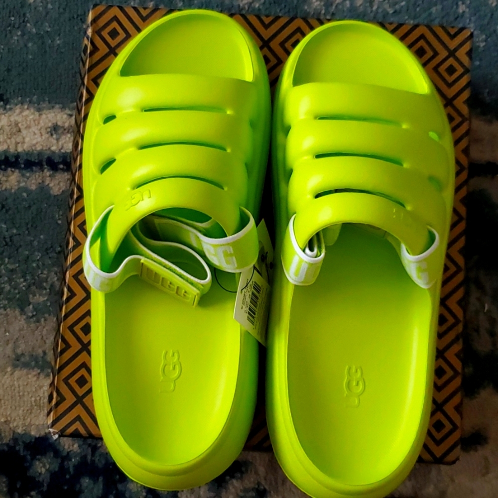 UGG SLIDES